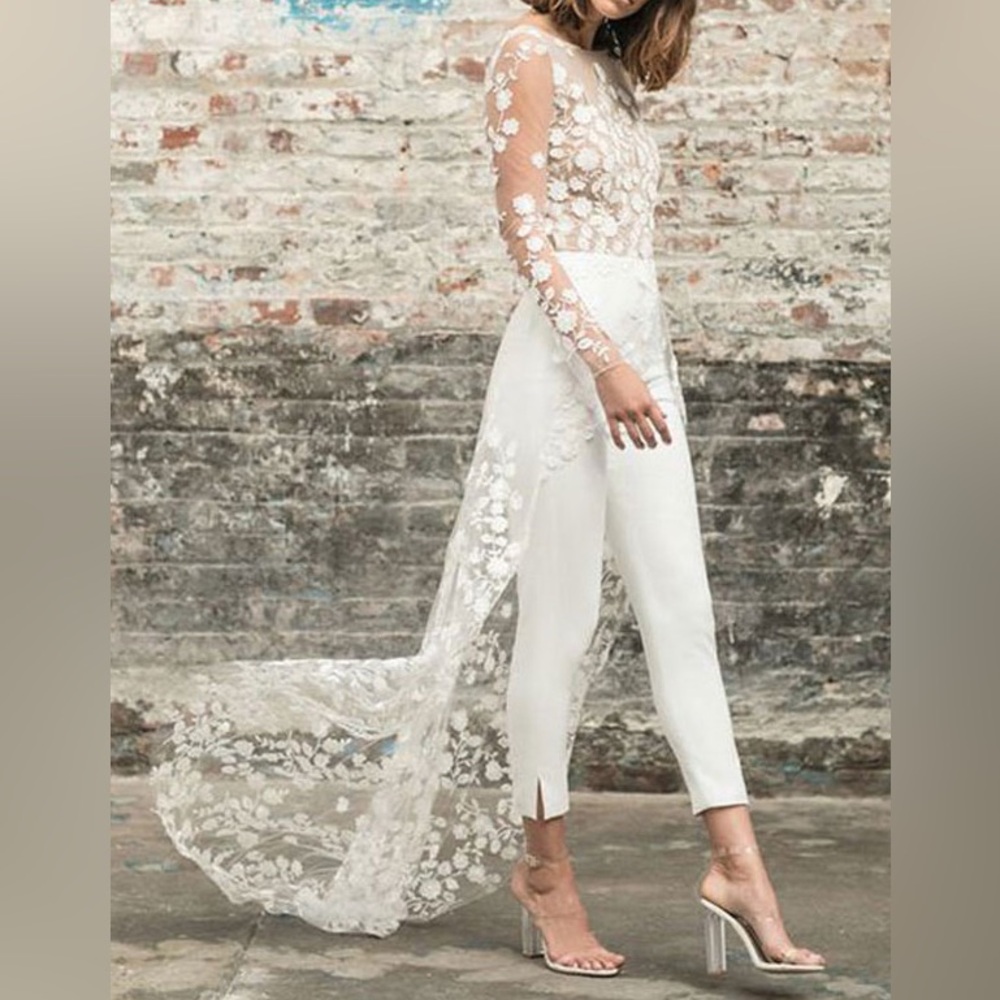 White lace bridal set
